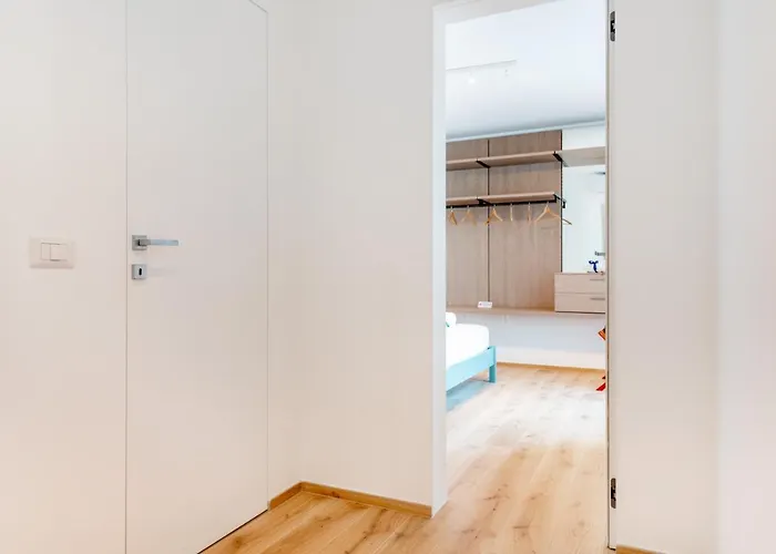 Guesthost - Waterfront With Seaview Balcony * Bari