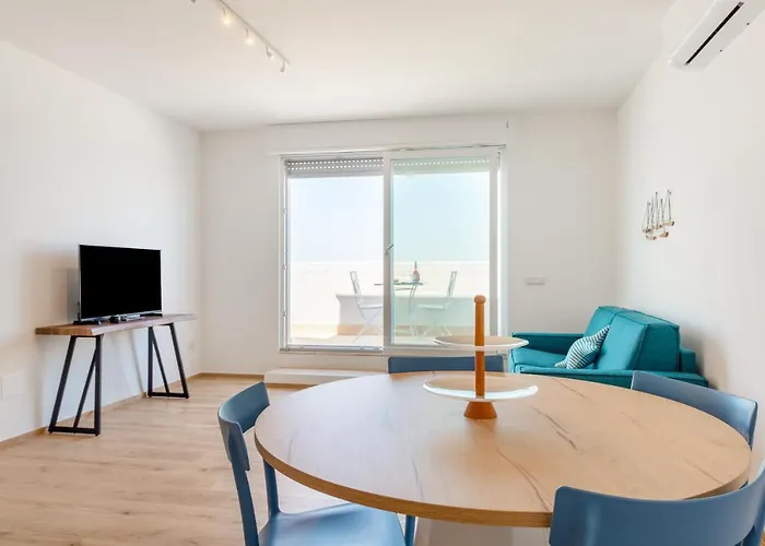 Guesthost - Waterfront With Seaview Balcony Lejlighed Bari