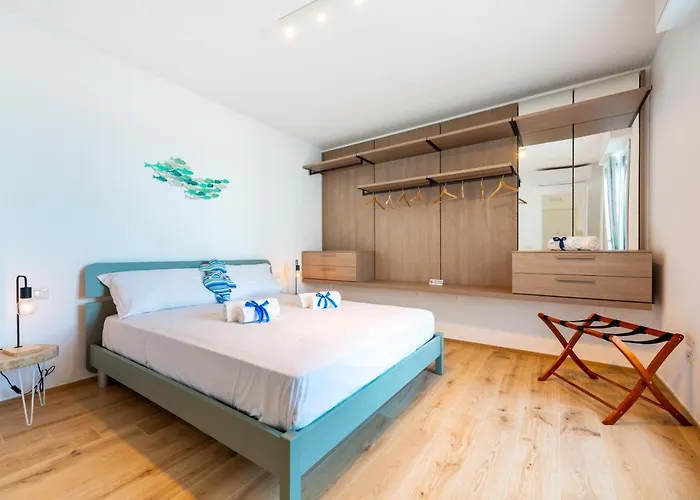 Guesthost - Waterfront With Seaview Balcony *