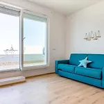 Guesthost - Waterfront With Seaview Balcony Daire
