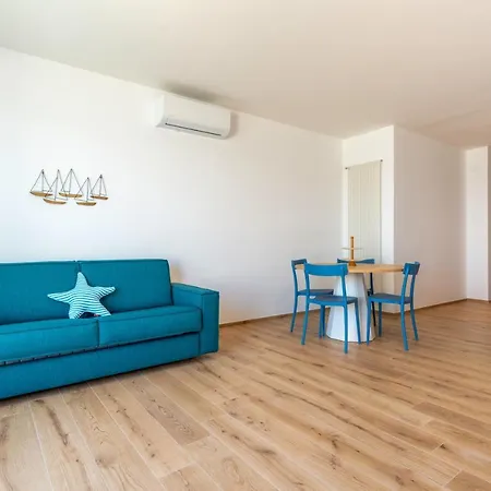 Waterfront With Seaview Balcony Apartman Bari