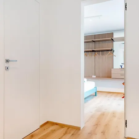 Guesthost - Waterfront With Seaview Balcony * Bari