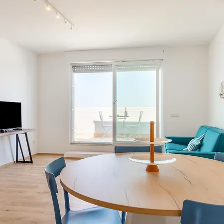Guesthost - Waterfront With Seaview Balcony Daire Bari