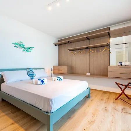 Guesthost - Waterfront With Seaview Balcony *