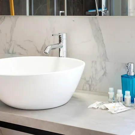 Daire Guesthost - Waterfront With Seaview Balcony