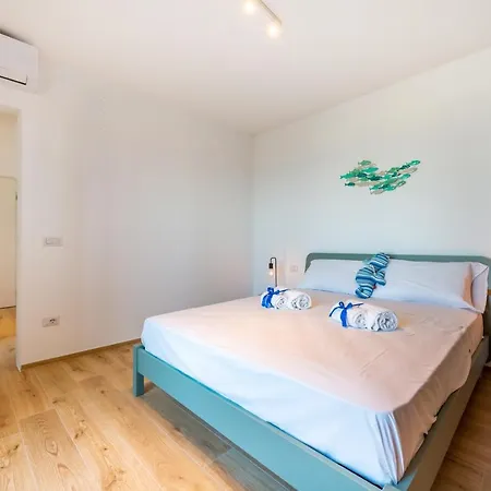 Waterfront With Seaview Balcony Apartman